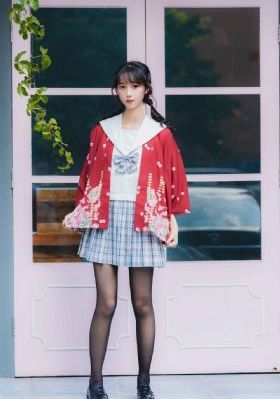 年轻女教师2在线播放_720迅雷电影在线